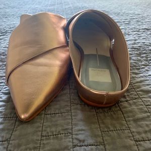 Dolce Vita Shoes - Dolce Vita rose gold flat mules. Tried on only Dolce Vita Shoes - Dolce Vita rose gold flat mules. Tried on only